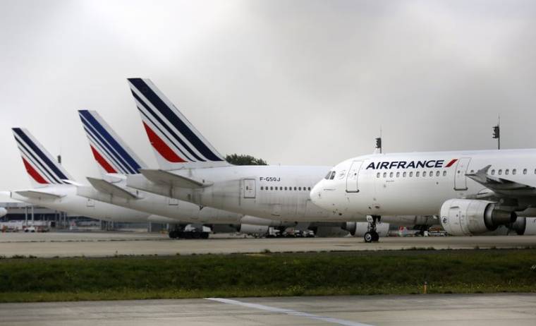 AIR FRANCE-KLM CONFIRME SON PLAN 2020, APPELLE A LEVER LA GRÈVE