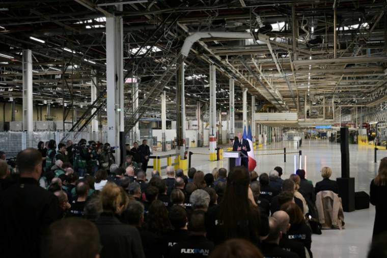 Le ministre de l'Economie et des Finances Bruno Le Maire lors d'une visite dans l'usine Renault de Sandouville, en Seine-Maritime, le 29 mars 2024 ( AFP / Lou Benoist )