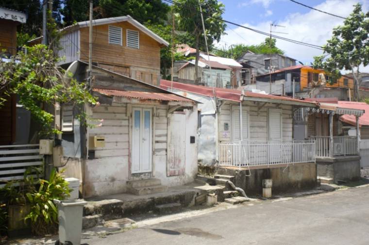 Dans un quartier de Pointe-à-Pitre, en Guadeloupe, le 10 avril 2024 ( AFP / Cedrick-Isham CALVADOS )