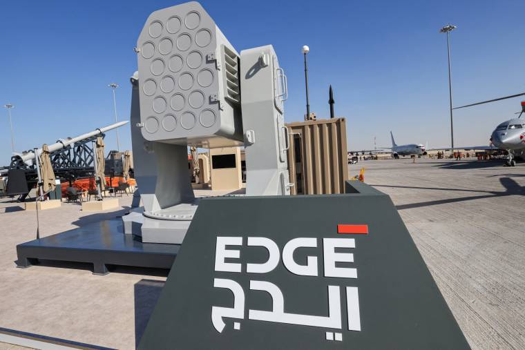 Un lance-missile présenté par le consortium émirati Edge, le 14 novembre 2021 au Dubai Airshow. ( AFP / GIUSEPPE CACACE )