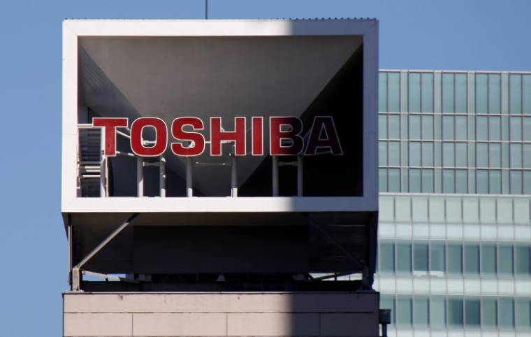 TOSHIBA: L'ATTENTE DU FEU VERT D'APPLE RETARDE LA VENTE DES PUCES