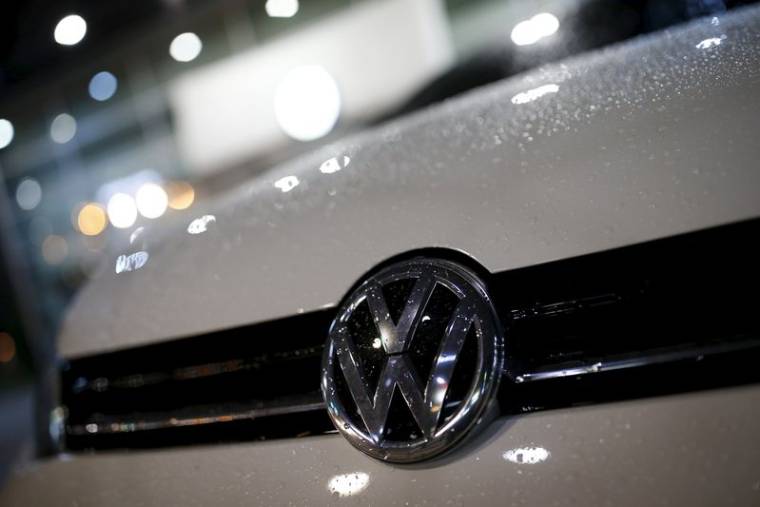 VW ET SES BANQUES S'ACCORDENT SUR UN PRÊT RELAIS DE 20 MILLIARDS D'EUROS