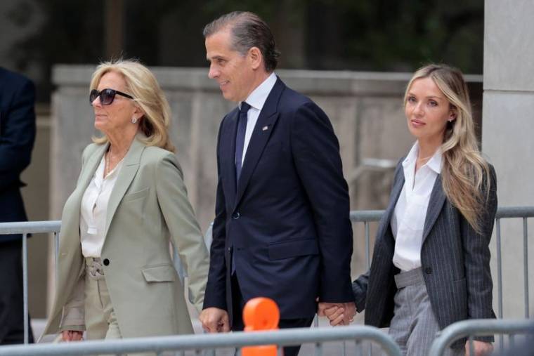 Hunter Biden, fils du président des Etats-Unis, son épouse Melissa Cohen Biden et la première dame américaine Jill Biden quittent le tribunal fédéral, à Wilmington, Delaware