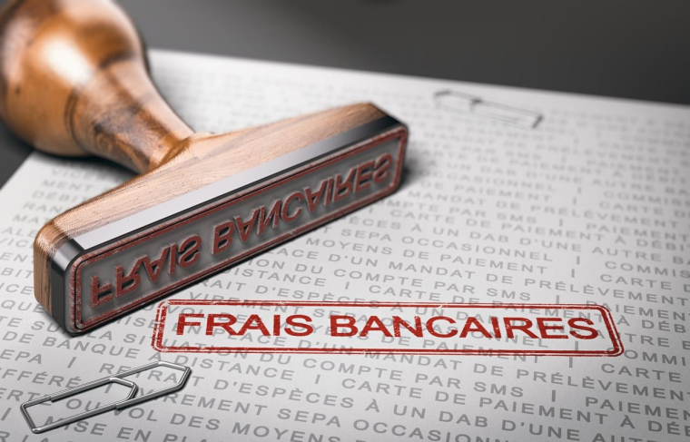 (Le Relevé Annuel de Frais bancaires arrive bientôt dans votre espace client ou par courrier - Crédit photo : Adobe Stock)