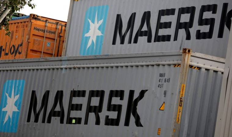 Le logo de Maersk est visible sur des conteneurs entreposés à la Zona Franca de Barcelone