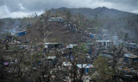 Des cabanes de tôles déjà reconstruites à Cavani, quartier pauvre de Mamoudzou, à Mayotte, le 2 janvier 2025 ( AFP / JULIEN DE ROSA )