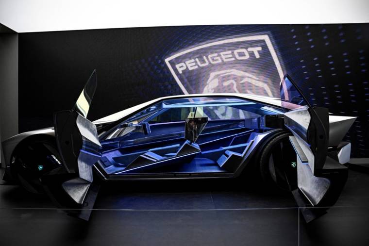Le volant "Hypersquare" a été présenté sur le concept-car Inception, présenté au salon Vivatech ( AFP / JULIEN DE ROSA )