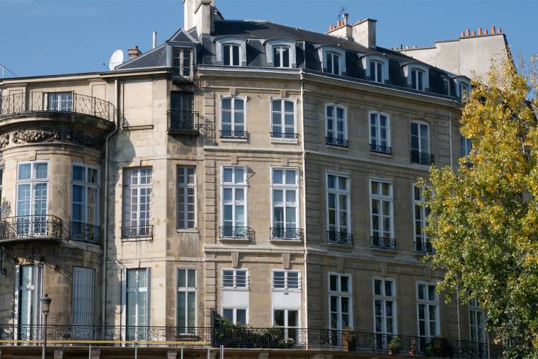 Xavier Niel s'offre un hôtel particulier parisien à 200 millions d'euros. Crédit photo : Adobe Stock
