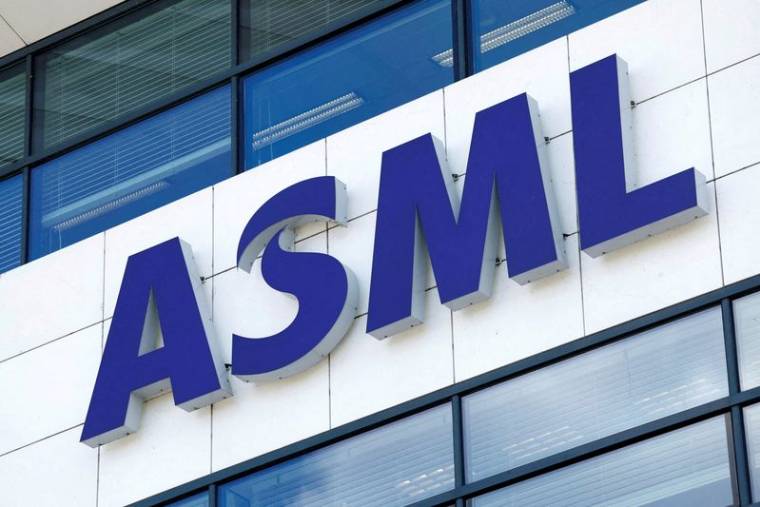 Le logo d'ASML est visible au siège de Veldhoven