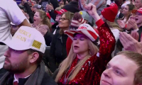 Des partisans de Trump réagissent au discours d'investiture dans la Capital One Arena