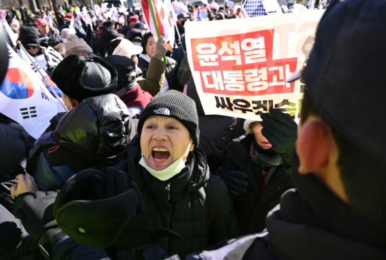 Des partisans du président sud-coréen déchu Yool Suk Yeol manifestent à Gwacheon, le 15 janvier 2025 ( AFP / JUNG YEON-JE )