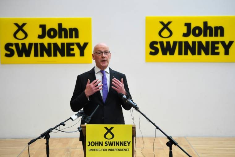 John Swinney, membre du Parti national écossais (SNP), annonce son intention de se présenter à la direction du SNP ainsi que sa candidature au poste de premier ministre d'Écosse, le 2 mai 2024 à Edimbourg ( AFP / ANDY BUCHANAN )