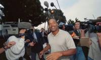 O.J. Simpson arrive au tribunal de Santa Monica, en Californie, le 15 mai 1995 ( AFP / HECTOR MATA )