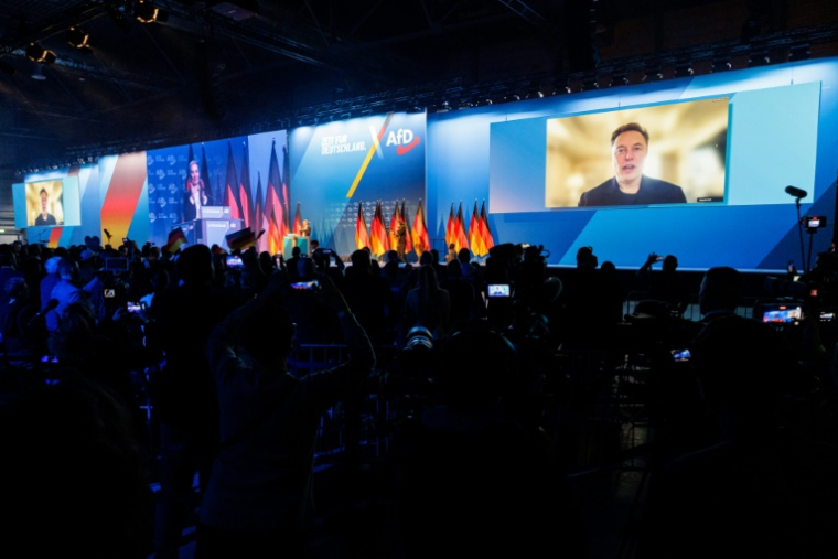 Elon Musk s'exprime par video en Allemagne lors d'un meeting électoral de l'Afd (extrême droite) le 25 janvier 2025 à Halle (est) ( AFP / - )