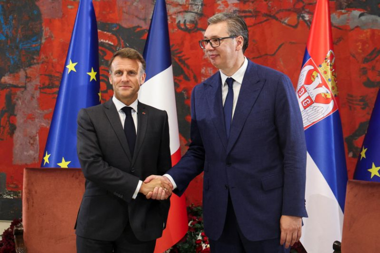 Le président français Macron rencontre le président serbe Vucic à Belgrade