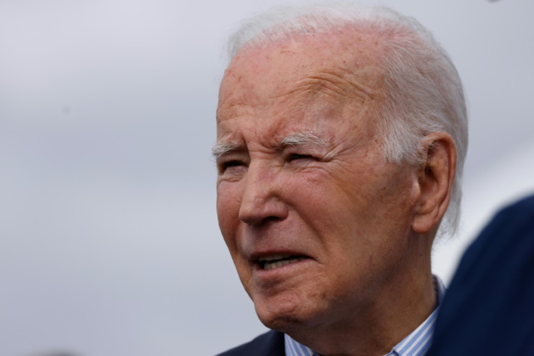 Le président américain Joe Biden arrive à l'aéroport de Wilkes-Barre Scranton (Pennsylvanie, est) le 2 novembre 2024 ( AFP / Ting Shen )