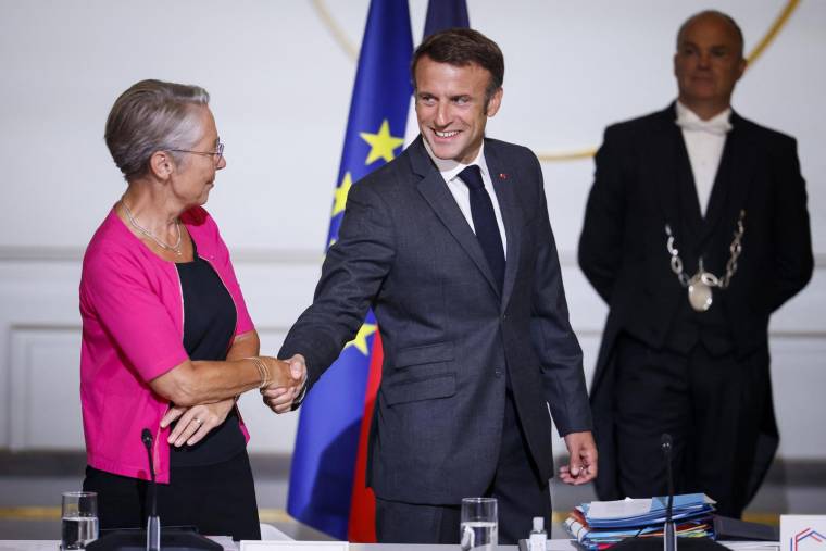 Elisabeth Borne et Emmanuel Macron, à Paris, le 7 septembre 2023 ( POOL / THOMAS PADILLA )