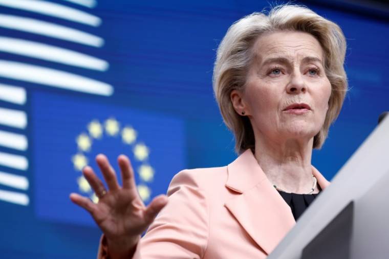 L'accord sur la réforme des règles budgétaires de l'UE trouvé le 10 février entre eurodéputés et Etats membres avait été salué par la présidente de la Commission européenne, Ursula von der Leyen ( AFP / KENZO TRIBOUILLARD )