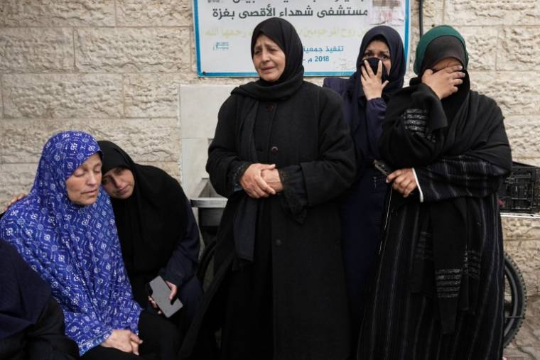 Des Palestiniennes pleurent leurs proches tués dans un bombardement israélien à Nousseirat, dans le centre de la bande de Gaza, le 10 avril 2024 ( AFP / - )