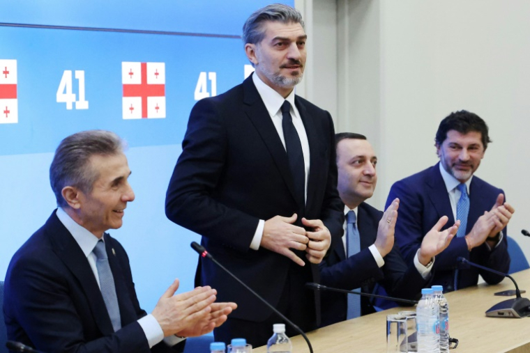 L'ancien footballeur international géorgien Mikheïl Kavelachvili, au centre, lors d'un congrès du parti Rêve géorgien à Tbilissi, le 27 novembre 2024 ( Georgian Dream party's press service / - )