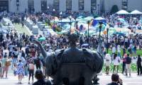 Des manifestants étudiants pro-Gaza dans un campement à l'université Columbia de New York, le 29 avril 2024 ( AFP / TIMOTHY A. CLARY )