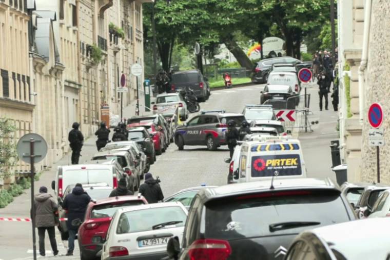 Capture vidéo du périmètre de sécurité autour de l'ambassade d'Iran le 19 avril 2024 à Paris ( AFPTV / Fabien DALLOT )