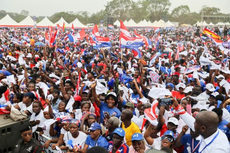 Les partisans du vice-président du Ghana et candidat à la présidence du Nouveau Parti patriotique (NPP) au pouvoir, Mahamudu Bawumia, lors du dernier rassemblement du NPP à Accra, le 5 décembre 2024 ( AFP / Nipah Dennis )