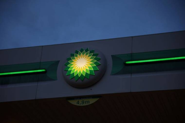 Le logo de British Petrol BP à la station-service de Pienkow, en Pologne