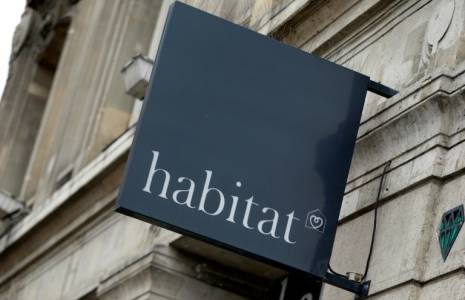 La marque d'ameublement Habitat va recommencer à vendre des meubles en ligne, cinq mois après la liquidation judiciaire de ses magasins ( AFP / Kenzo TRIBOUILLARD )