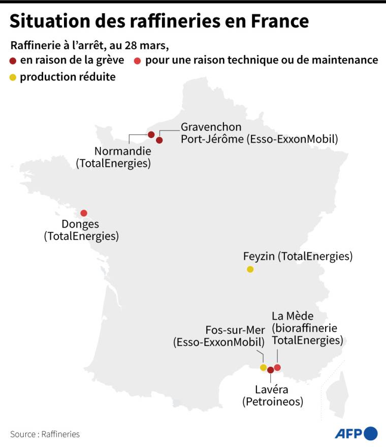 Carte montrant la situation des raffineries sur le territoire de la France métropolitaine, le 28 mars à 10h45 ( AFP /  )