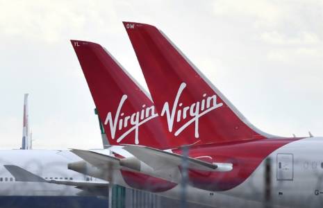La compagnie aérienne britannique Virgin Atlantic a opéré mardi un vol transatlantique propulsé intégralement aux carburants dits durables, une première, que les organisations écologistes qualifient d'opération de "verdissement de façade" ("greenwashing") ( AFP / Ben STANSALL )