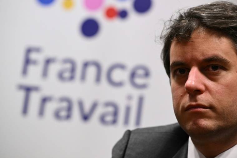 Le Premier ministre Gabriel Attal dans une agence de France Travail, le 1er mars 2024 ( AFP / SEBASTIEN BOZON )