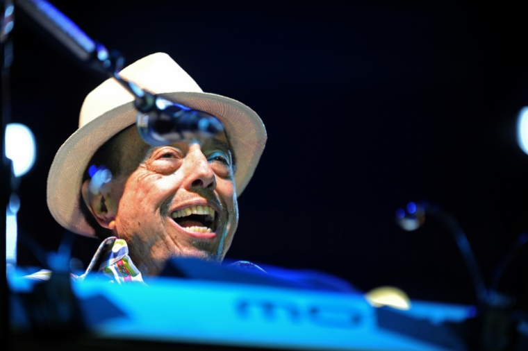 Le pianiste brésilien Sergio Mendes en concert à Glendale, le 4 août 2011 en Californie ( AFP / ROBYN BECK )