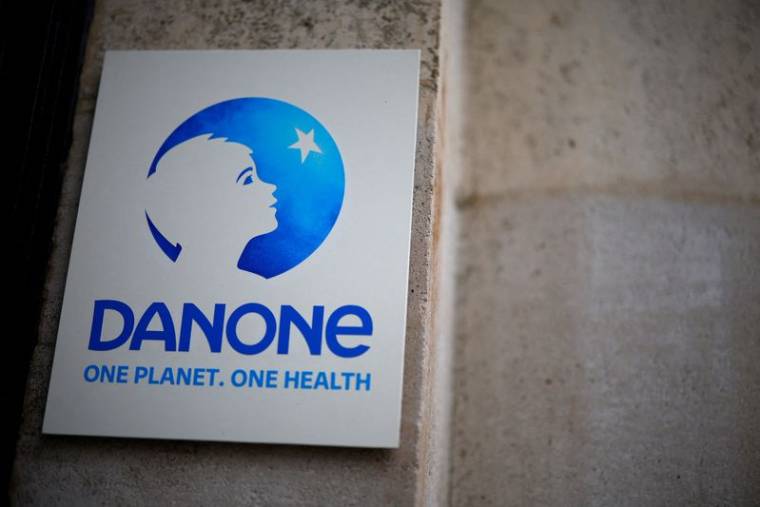 Logo de Danone au siège de l'entreprise à Paris