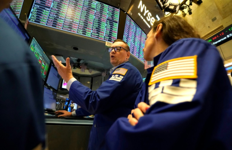 Des opérateurs du New York Stock Exchange ( AFP / TIMOTHY A. CLARY )