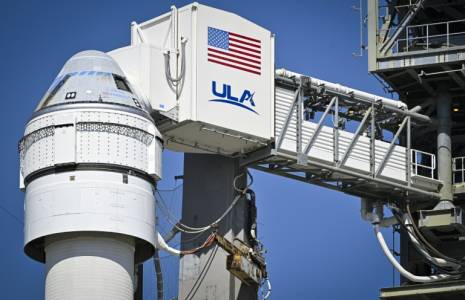 La fusée de ULA Atlas V avec le vaisseau Starliner à son sommet, avant sa première mission avec des astronautes à bord, le 31 mai à Cap Canaveral en Floride ( AFP / Miguel Rodriguez )