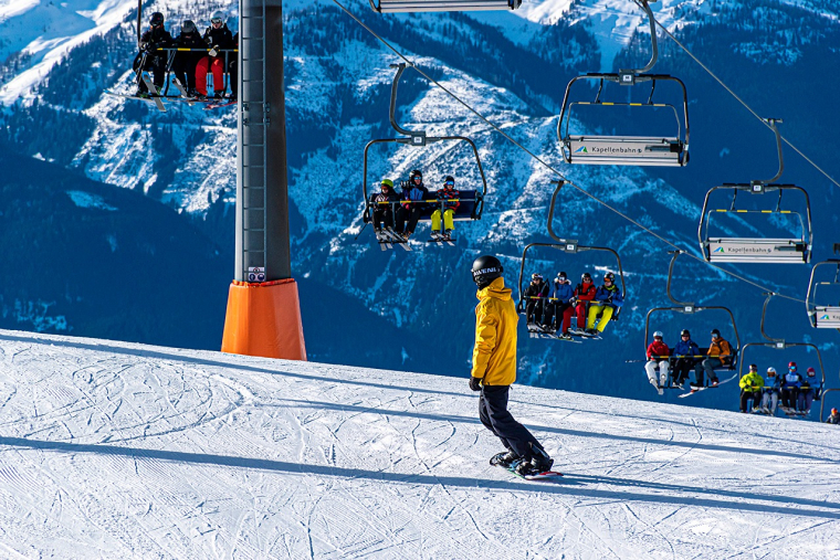 Val d'Isère détient la palme de la station la plus chère, avec un prix moyen au mètre carré de 12 660 €. (illustration) (Ri_Ya / Pixabay)