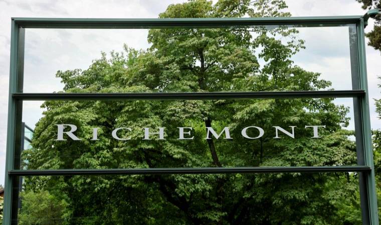 Le logo de la société de produits de luxe Richemont à son siège de Bellevue