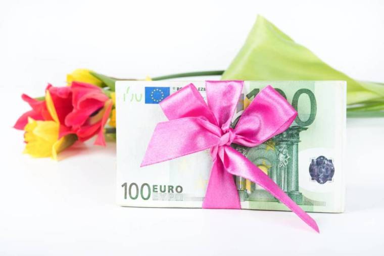 Comment faciliter les remboursements et transferts d'argent entre amis ? / iStock.com - MonikaGruszewicz