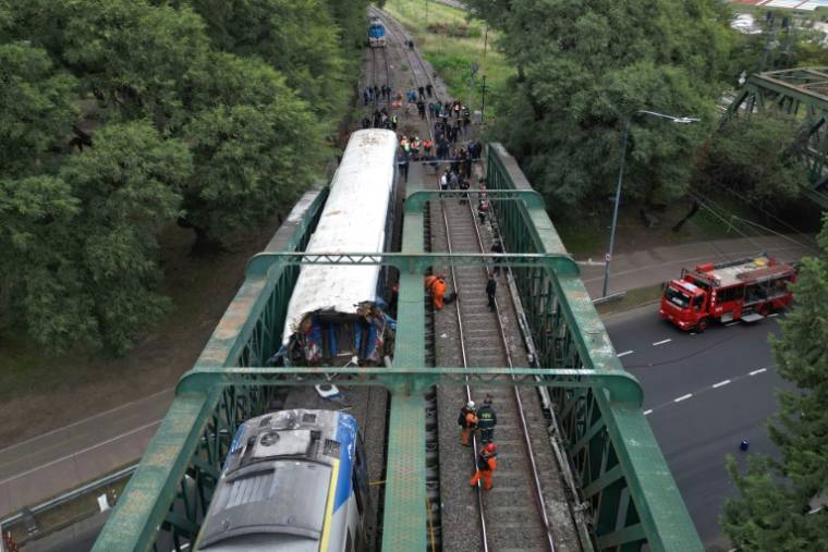 Les secours sur le site de la collision ferroviaire à Buenos Aires, en Argentine, le 10 mai 2024 ( AFP / STR )
