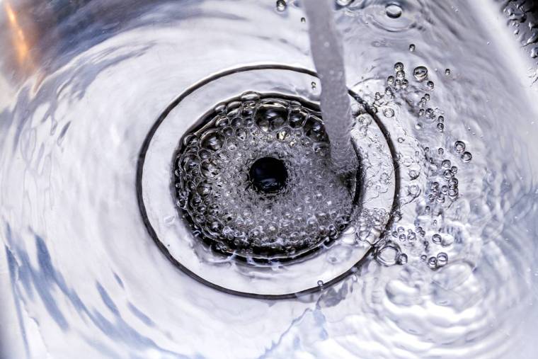 L’eau doit-elle être plus chère pour les gros consommateurs ?-iStock-PixelsEffect
