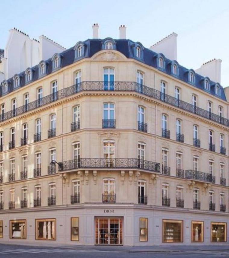 Après deux ans et demi de travaux, la maison Dior a inauguré le 6 mars un temple du luxe de plus de 10.000 mètres carrés au 30 avenue Montaigne crédit photo : Capture d’écran @diormaison