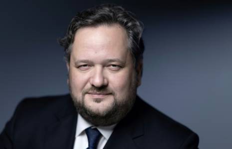 Le nouveau directeur de Société Générale, le Franco-Polonais Slawomir Krupa, le 12 mai 2023 à Paris ( AFP / JOEL SAGET )