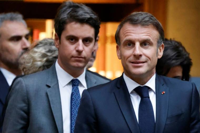 Le Premier ministre Gabriel Attal, à gauche, et le président de la République Emmanuel Macron, à droite, le 15 avril 2024, à Paris ( POOL / Ludovic MARIN )
