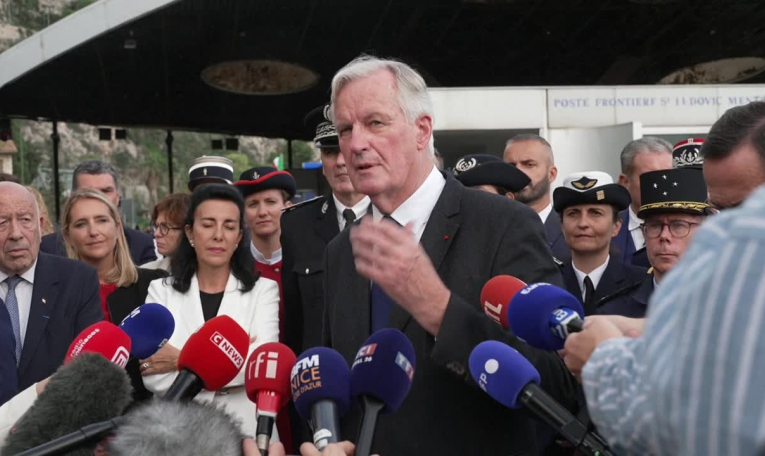 Transferts de migrants vers des pays tiers: un exemple pas "transposable" (Barnier)