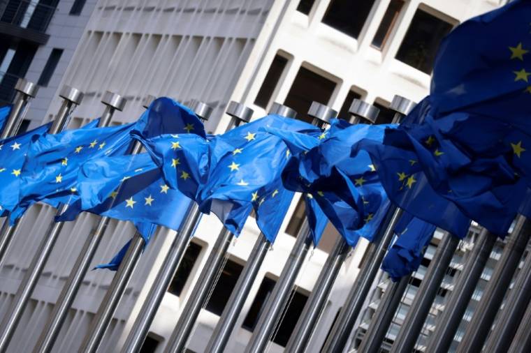 Devant le siège de la Commission européenne à Bruxelles, le 12 avril 2024 (AFP / Kenzo TRIBOUILLARD)