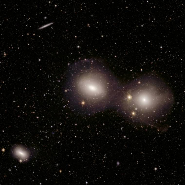 Le groupe de galaxies de la Dorade, à 62 millions d'années-lumière de la Terre, dans une image d'Euclid publiée le 23 mai 2024  ( ESA/Euclid/Euclid Consortium/NASA / Handout )