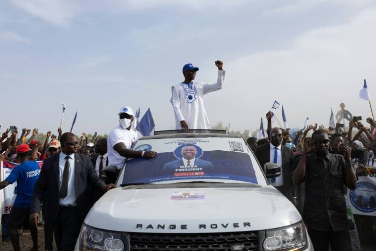 Le Premier ministre tchadien candidat à la présidentielle du 6 mai, Succès Masra, lors d'un meeting de campagne, le 4 mai 2024 à N'Jamena ( AFP / Joris Bolomey )