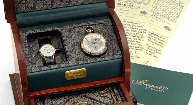 Parmi les lots d’exception, deux montres de souscription numérotée 8/300 (montre de poche et montre bracelet), signées Breguet et estimées entre 200.000 et 250.000 euros. (© Artcurial)