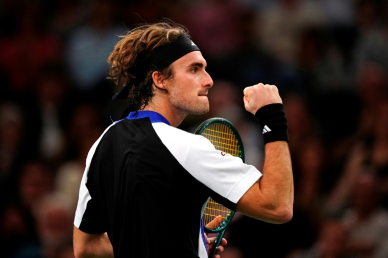 Le Grec Stefanos Tsitsipas lors de son match victorieux contre l'Argentin Francisco Cerundolo, au Masters 1000 de Paris, le 31 octobre 2024 ( AFP / Dimitar DILKOFF )